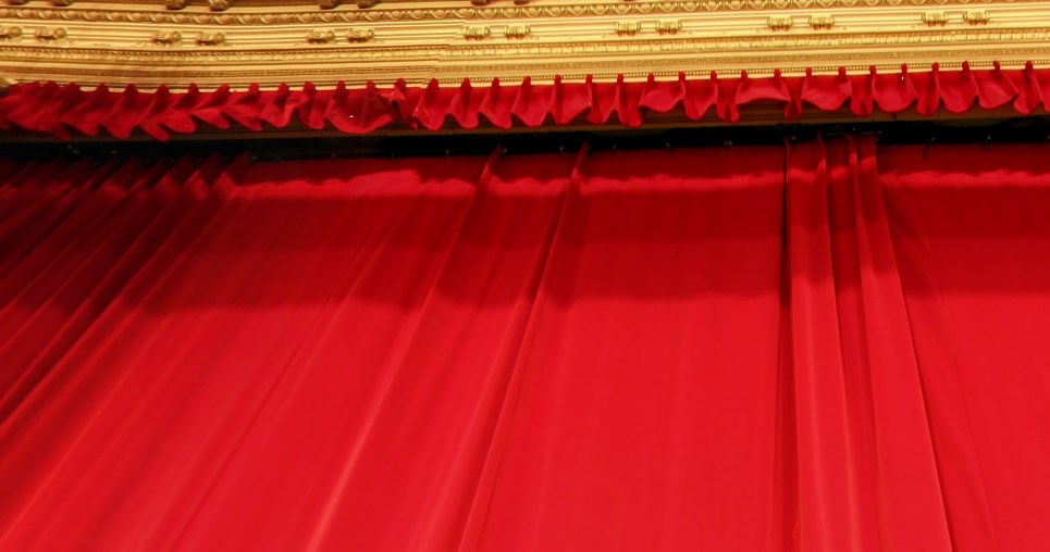 apertura de telon de teatro